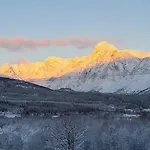 アパート Lyngen 5-beds With Dryingroom And Sauna-rental Oksvik