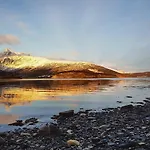 Lyngen 5-beds With Dryingroom And Sauna-rental * Oksvik