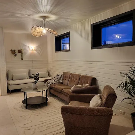 Lyngen 5-beds With Dryingroom And Sauna-rental Oksvik