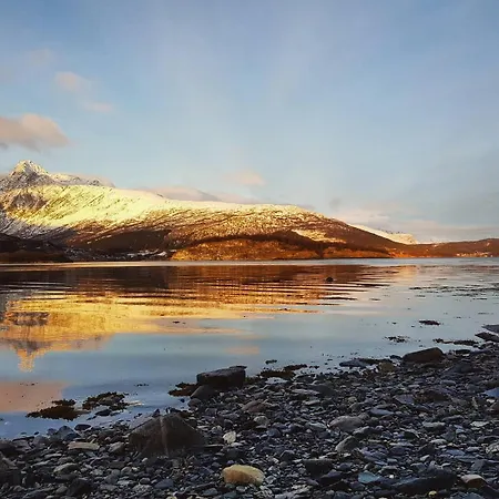 Lyngen 5-beds With Dryingroom And Sauna-rental * Oksvik