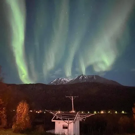 Lyngen 5-beds With Dryingroom And Sauna-rental Oksvik