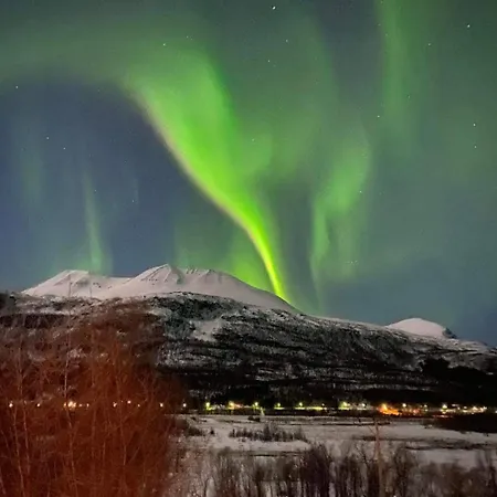 Lyngen 5-beds With Dryingroom And Sauna-rental Oksvik
