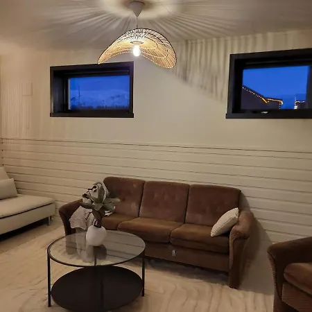 Lyngen 5-beds With Dryingroom And Sauna-rental Apartment *